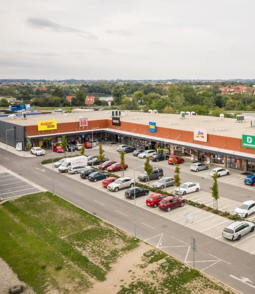 Shopping center SENEC