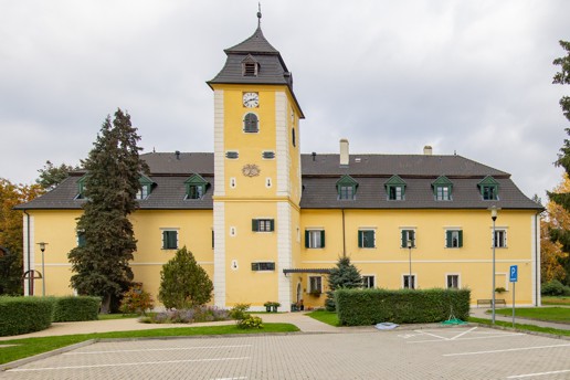 Reconstruction of the grounds of the Záblatie manor house for the elderly