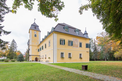 Reconstruction of the grounds of the Záblatie manor house for the elderly