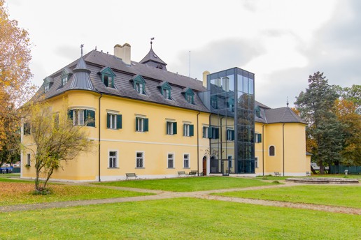 Reconstruction of the grounds of the Záblatie manor house for the elderly